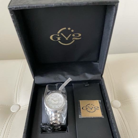 GV2 Limited Edition Carrara silver pearl watch - Picture 2 of 4